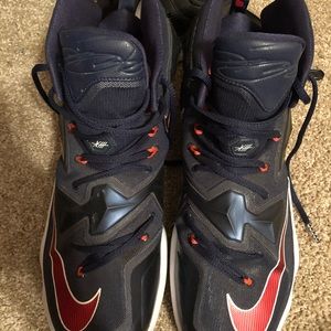 Men LeBron James shoes